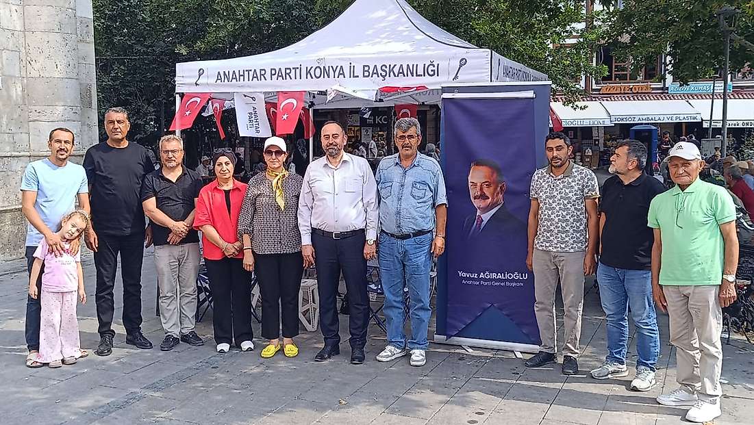 Anahtar Parti Konya üye kayıt standı açtı