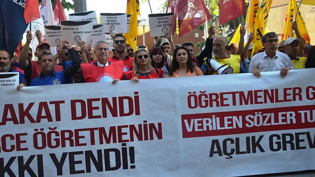Atanamayan öğretmenler Konya’da konuştu