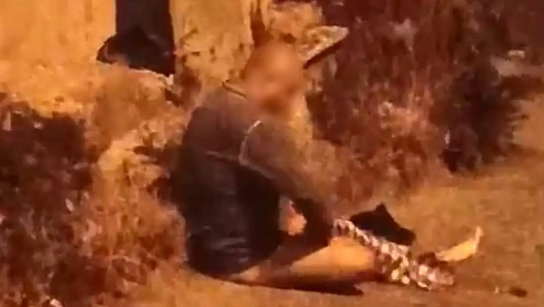 Gece yarısı mahalleyi sokağa döktü: Pompalı saldırı