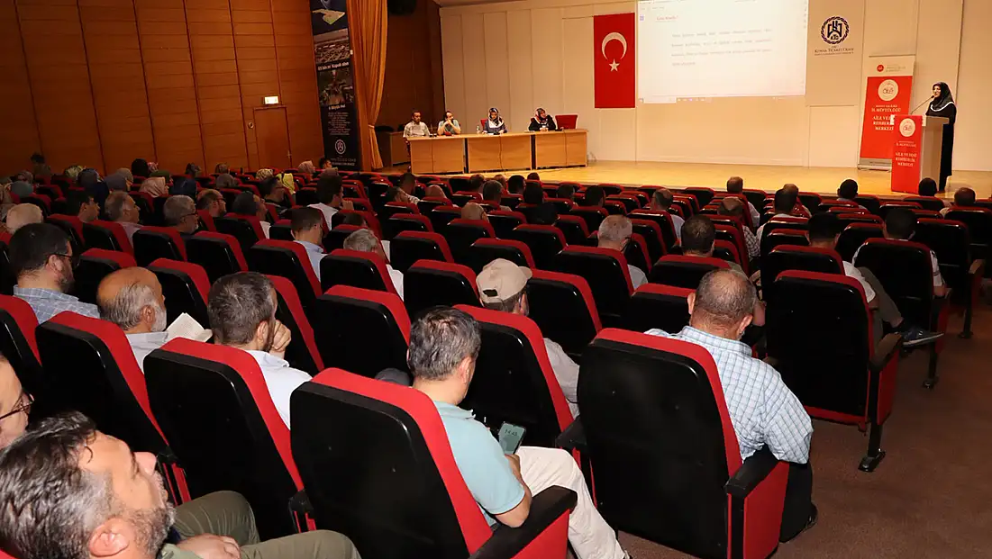 Konya’da ‘Bir Yetime Aile Olmak’ konuşuldu