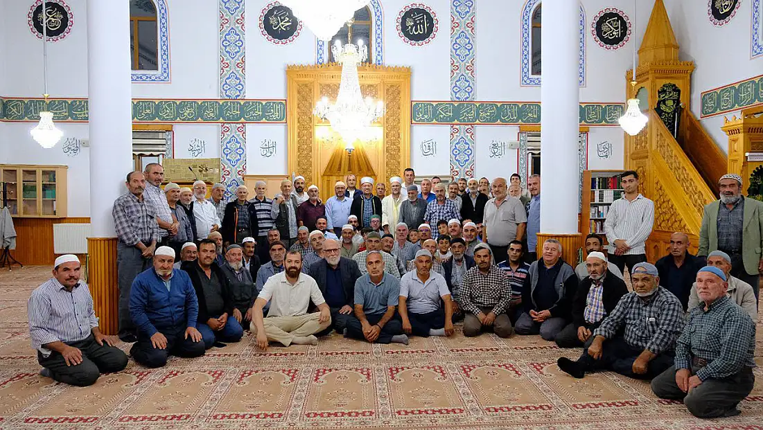 Konya’da ‘Cuma Gecesi Ailecek Camideyiz’ programları sürüyor