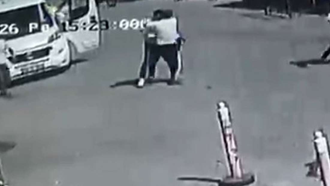 Konya'da dehşet anları kamerada: Silah ateş almayınca bıçaklandı