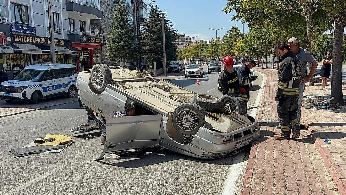 Konya'da kontrolden çıkan araç takla attı!