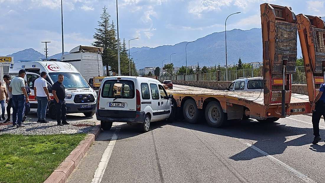 Konya'da korkutan kaza! Çekici ile hafif ticari araç çarpıştı