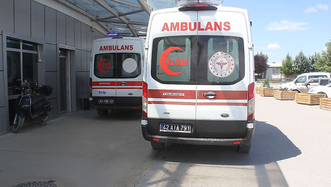 Konya'da yürekler ağza geldi! Motosikletten yola savruldu