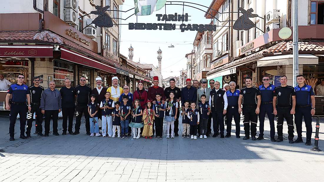Konya zabıtasından 200. yıl kutlaması: Tarihi üniformalarla esnaf ziyareti