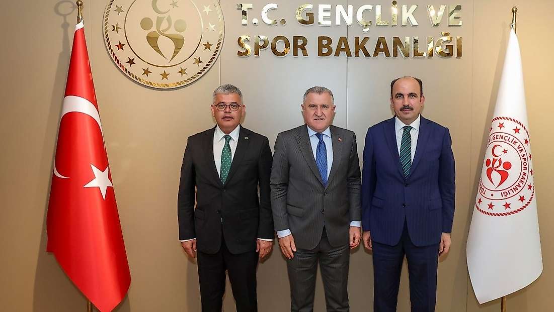 Konyaspor’dan Bakan Bak’a ziyaret