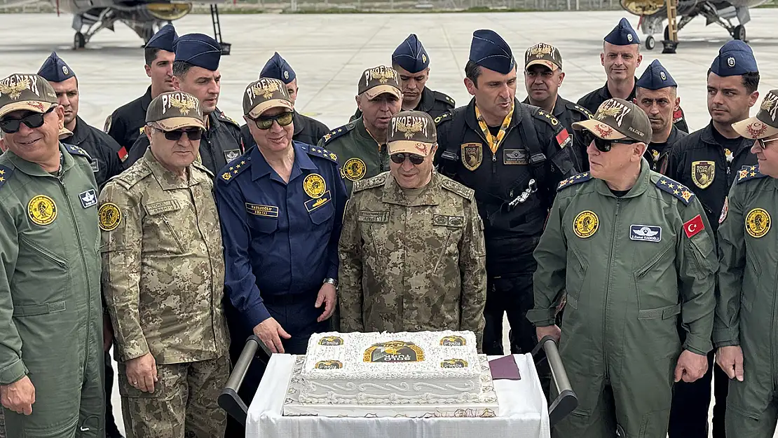 Genelkurmay Başkanı Orgeneral Bayraktaroğlu, Konya'da pasta kesti