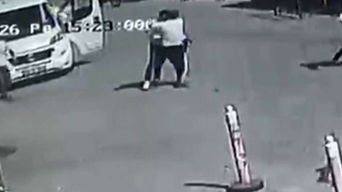Konya'da dehşet anları kamerada: Silah ateş almayınca bıçaklandı