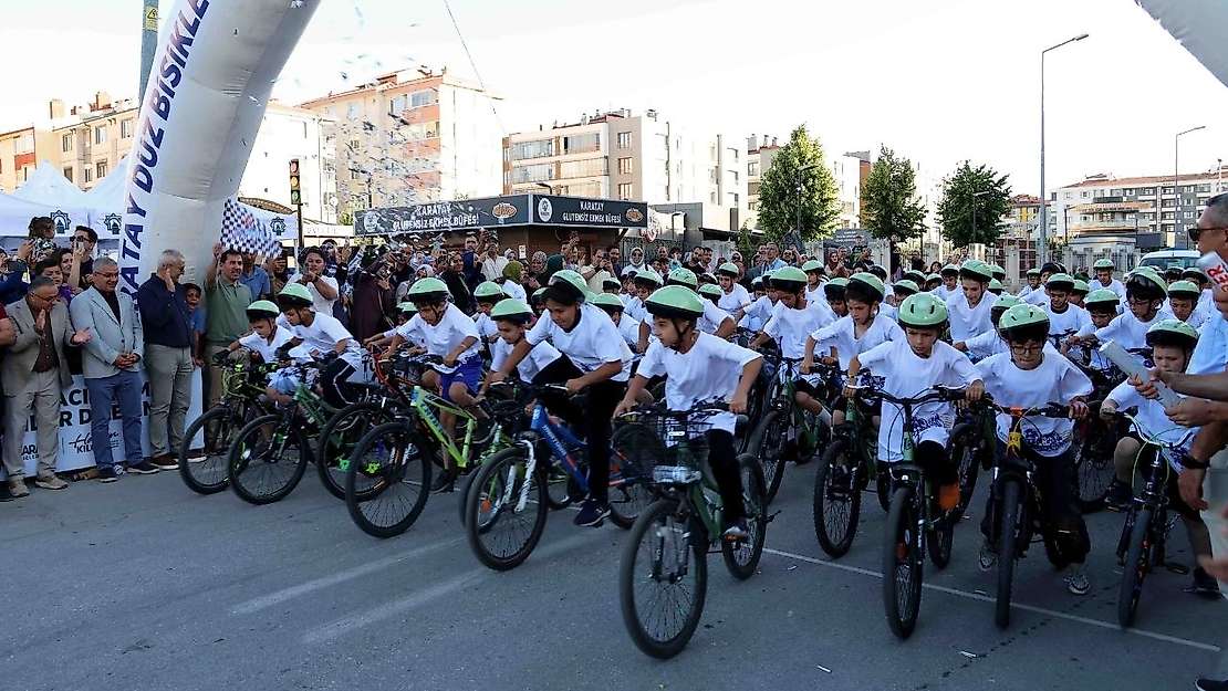 Konya'da Düz Bisiklet Yarışı heyecan verdi