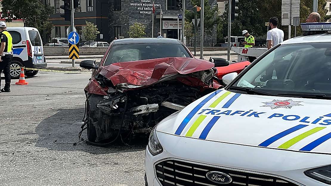 Konya'daki feci kazada yaralı sürücü hayatını kaybetti