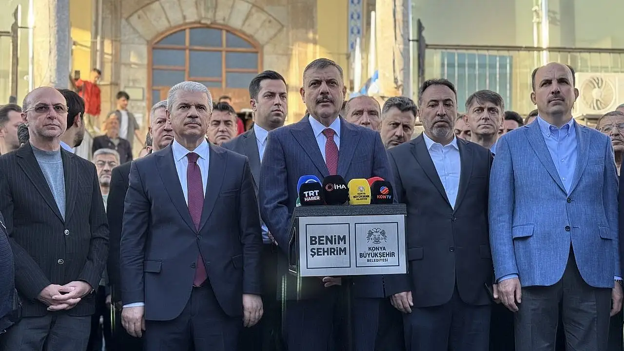 Bakan Çiftçi bayram namazını Konya’da Kıldı