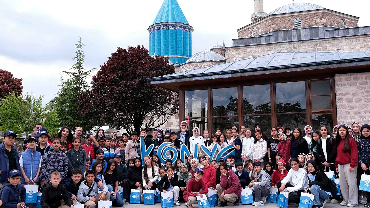 Karataylı öğrenciler geziyle ödüllendirildi