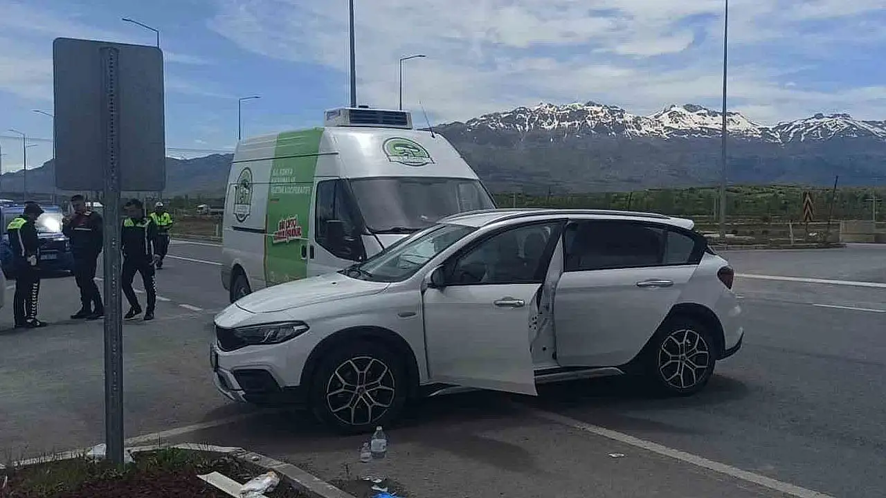 Konya'da aileyi dağıtan çarpışma!