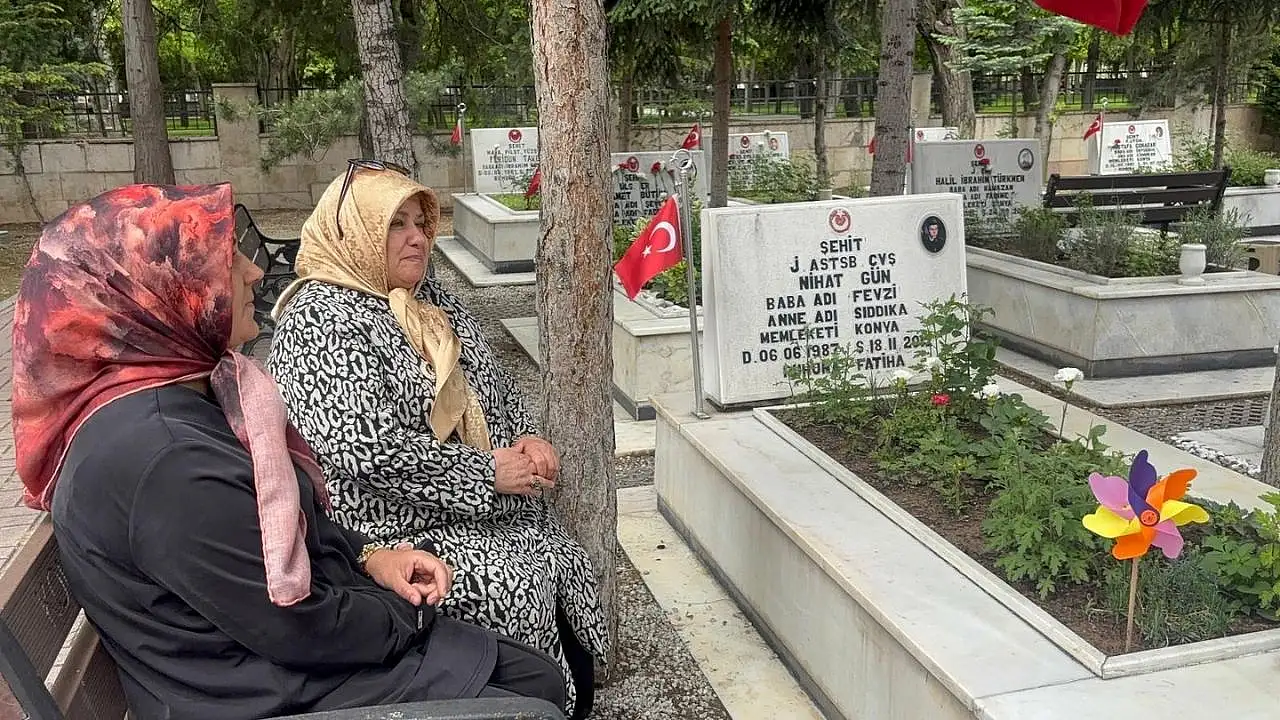 Konya’da bayram arifesinde şehitler unutulmadı
