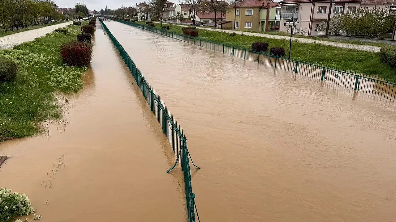 Konya'da çaylar ve nehirler doldu taştı!