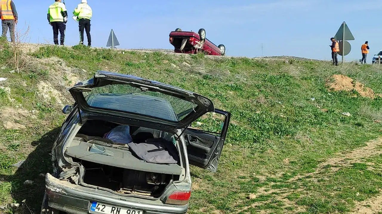 Konya'da feci kaza: 2 otomobil çarpıştı!
