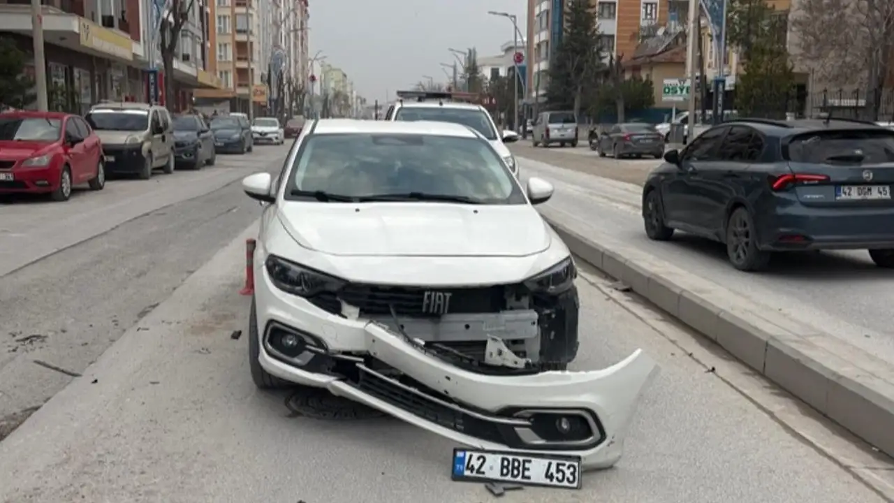 Konya'da korkutan kaza! Otomobil ile motosiklet çarpıştı