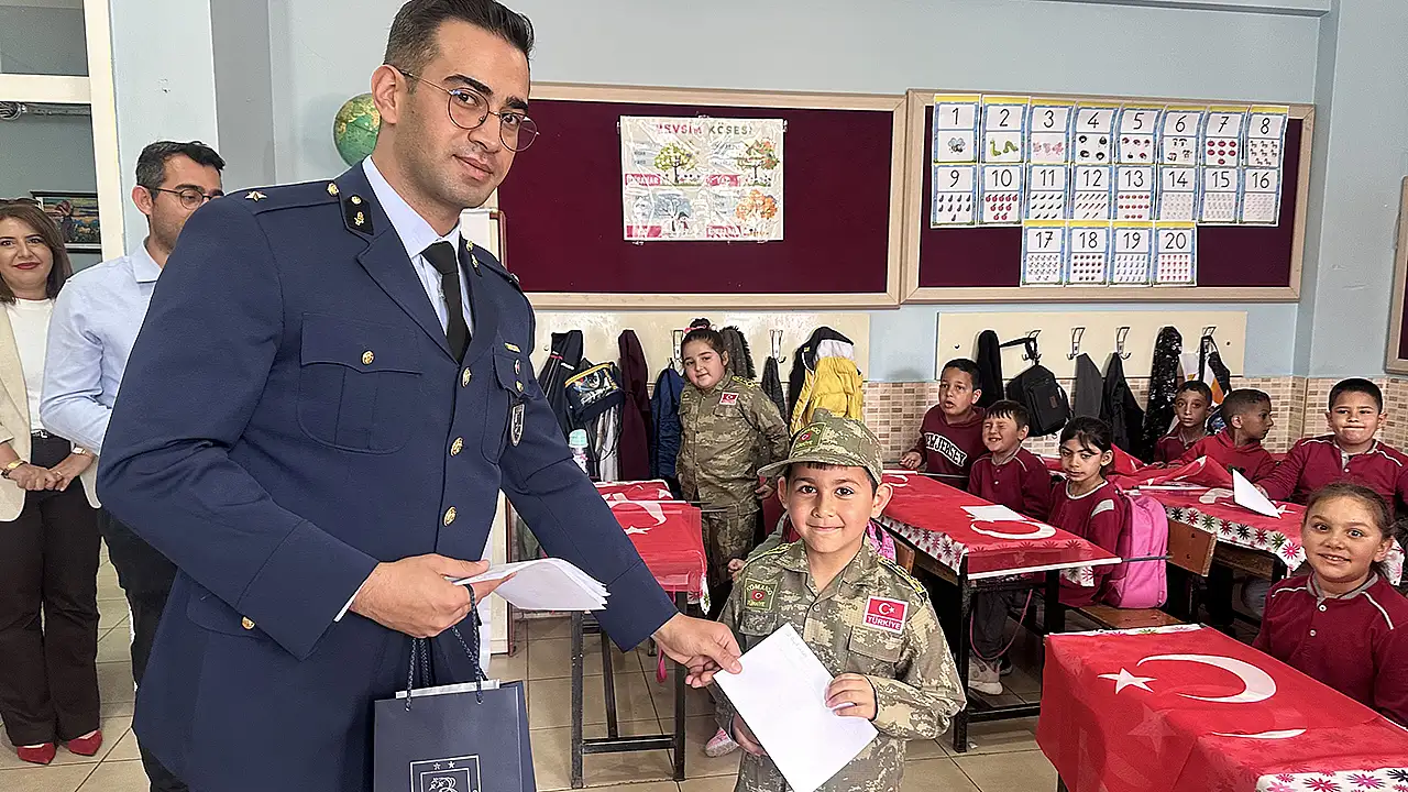 Konya'da Mehmetçiğe mektup yazan çocuklara duygulandıran cevap geldi