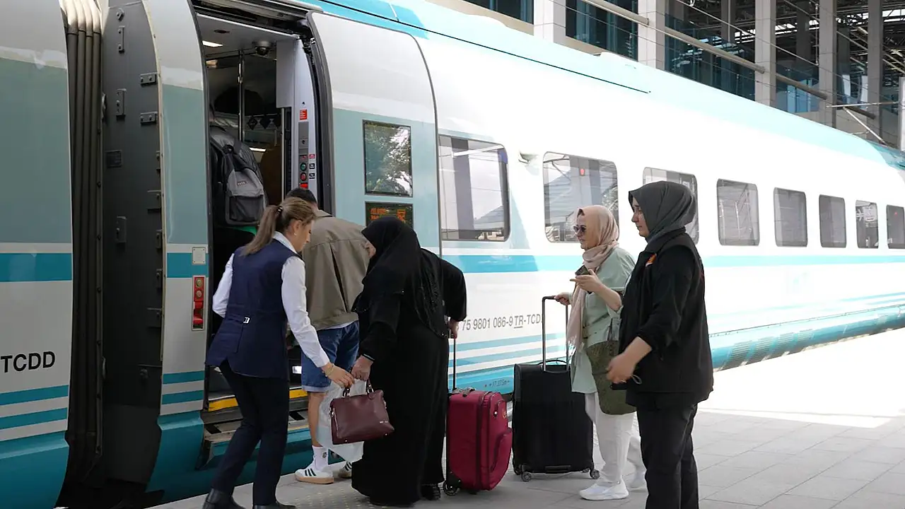 Konya'da trenlere bayram takviyesi
