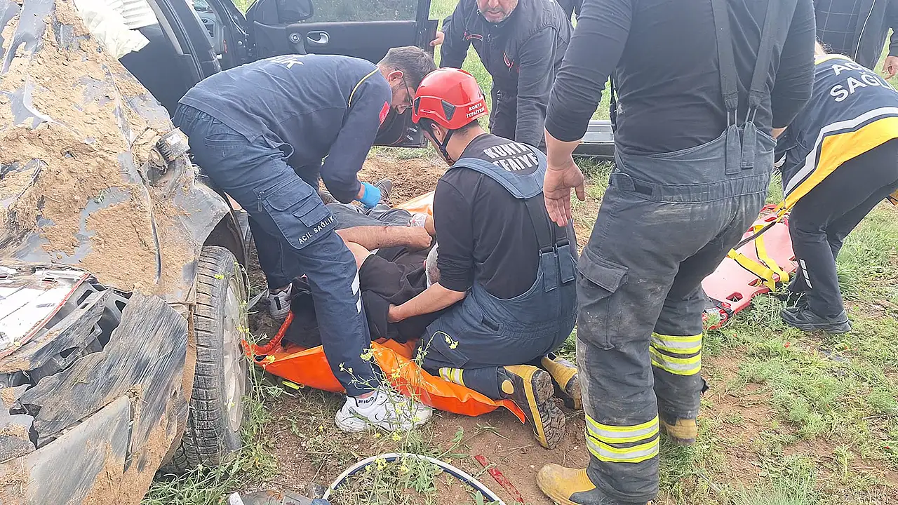 Konya'da yürekler ağza geldi!  Otomobil şarampole devrildi