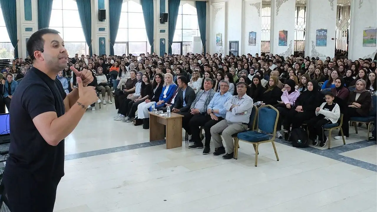 Konya Seydişehir’de salon dolduran seminer