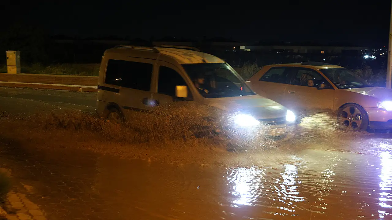Konya'yı sel aldı! Esnaf o anları anlattı