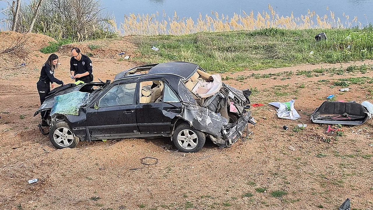 Konya yolunda feci kaza! Otomobil şarampole devrildi