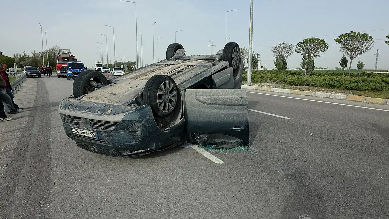 Konya yolunda korkutan kaza! Otomobil takla attı