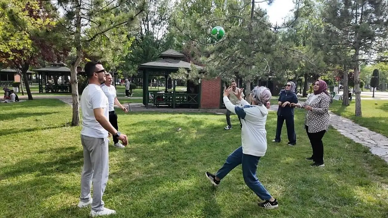 Konyalılar, sıcak havada parklara akın etti