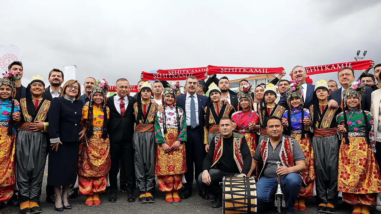 Bakan Tekin, Konyalı belediyeye teşekkürlerini sundu
