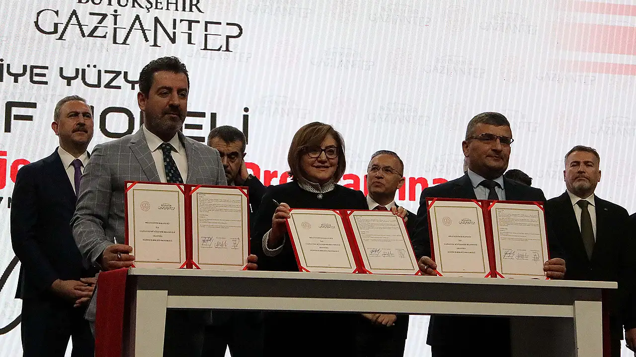 Bakan Tekin, Konyalı belediyeye teşekkürlerini sundu