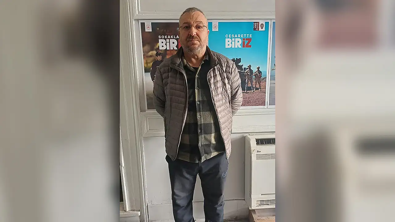 Bursa'da 2011'de işlenen tasarlayarak cinayetin ardından sırra kadem basan firari zanlı, yıllarca izini kaybettirmek için kardeşinin kimliğini kullandı, 9 kez estetik ameliyat geçirdi. Şahsın yakalanma anı kameralara yansıdı.