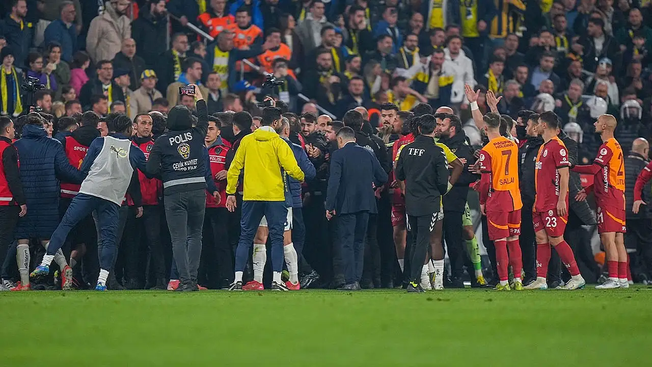 Fenerbahçe-Galatasaray derbisi gergin geçiyor