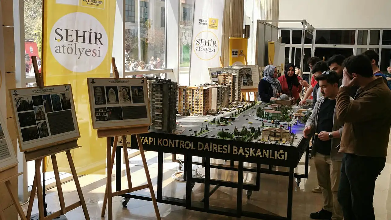 Gençler, Konya'nın şehir kimliğini uzmanlardan dinledi