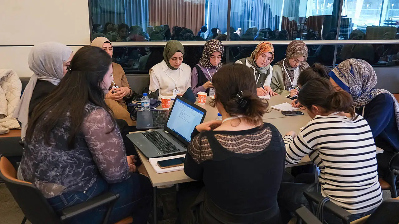 Hemşirelik öğrencileri Konya'da geleceği konuştu