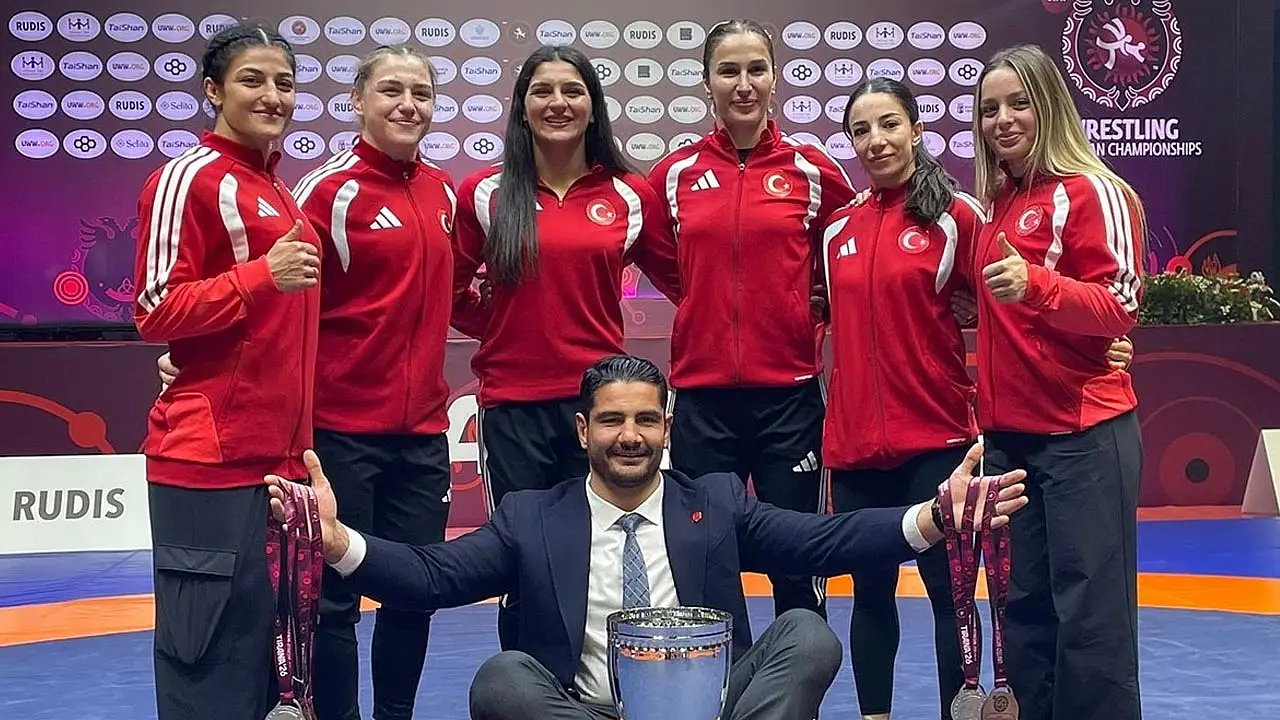 Kadın milliler, Avrupa'da göz doldurdu