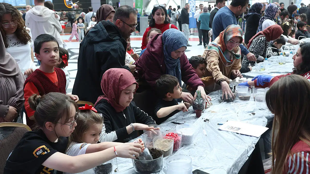 Konya'da çocuklara özel bilimle dolu etkinlik başladı