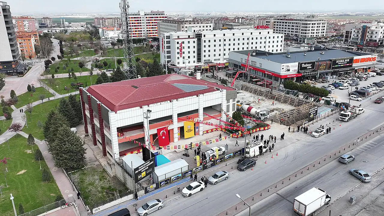 Konya Modeli Belediyecilik anlayışıyla ticari alanları gençlerin kullanımına açan Büyükşehir Belediyesi, LİMA markasının 10. şubesini üniversite öğrencilerinin yoğun yaşadığı Bosna Hersek Mahallesi’ne kazandırıyor.