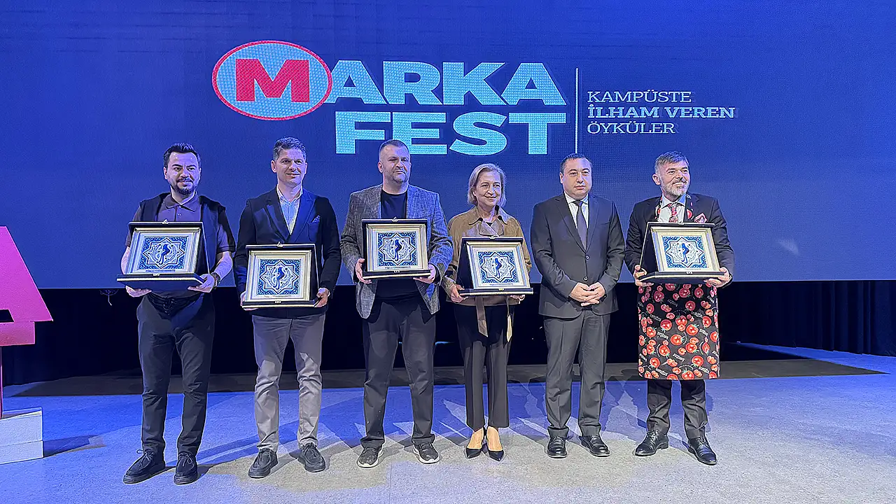 Konya Selçuk Üniversitesi İletişim Fakültesi Reklamcılık Bölümü tarafından Sultan Alparslan Kültür Merkezi'nde düzenlenen MarkaFest etkinliği, bu yıl 'İyilikte Birleşmek: İyileştiren Markalar' temasıyla kapılarını açtı.