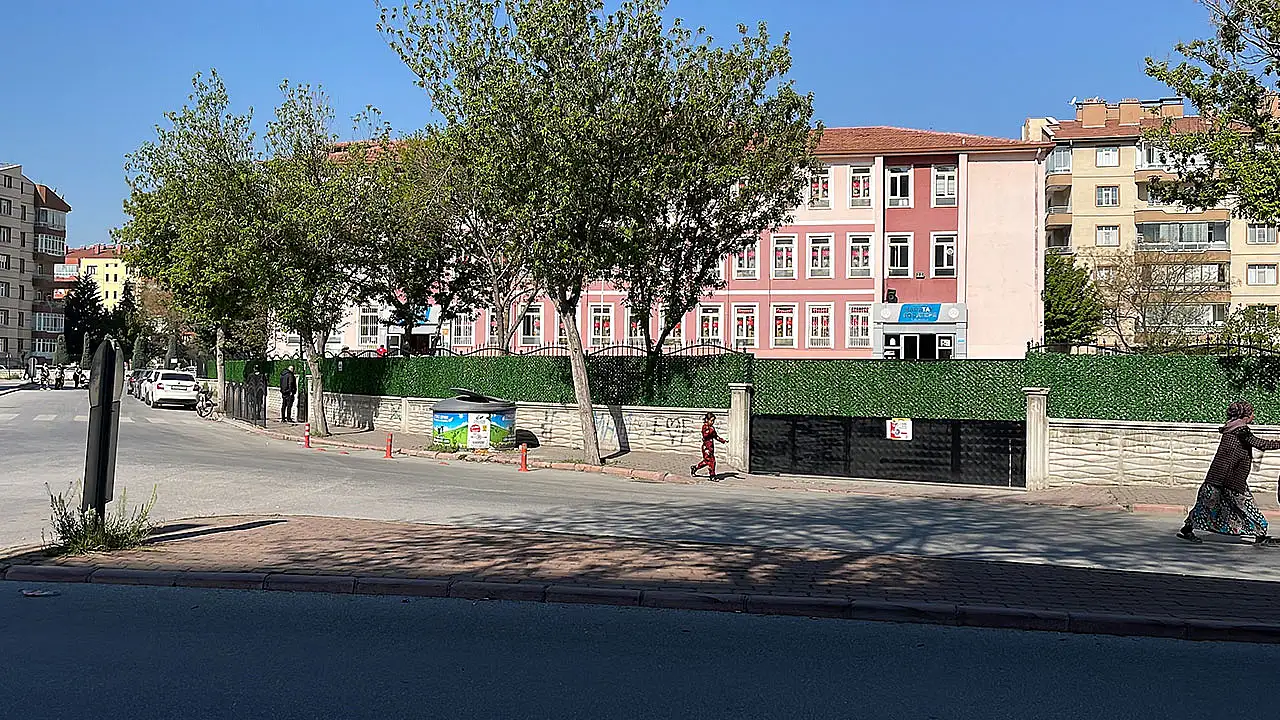 Konya'da okulda skandal: Çocukları veliler darp etti!
