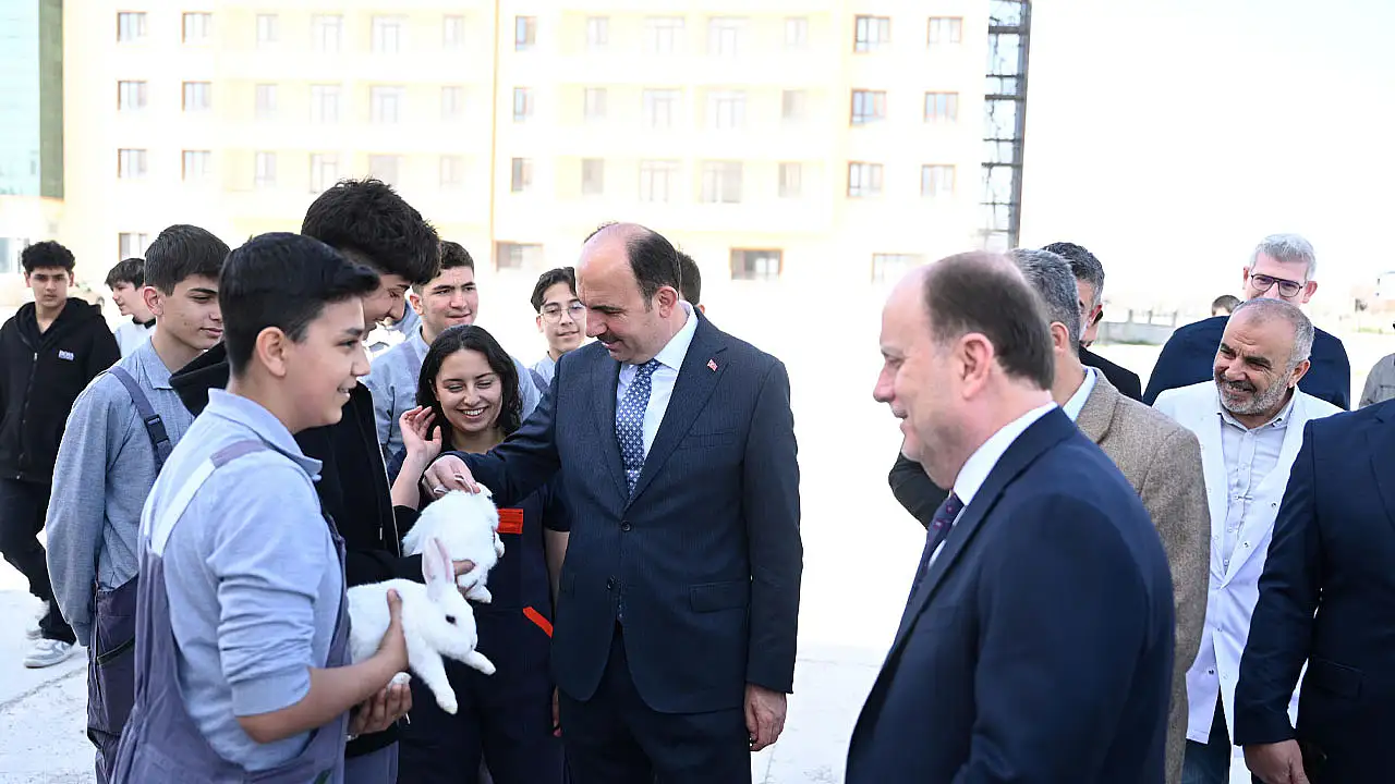Konya'da protokolden öğrencilere ziyaret