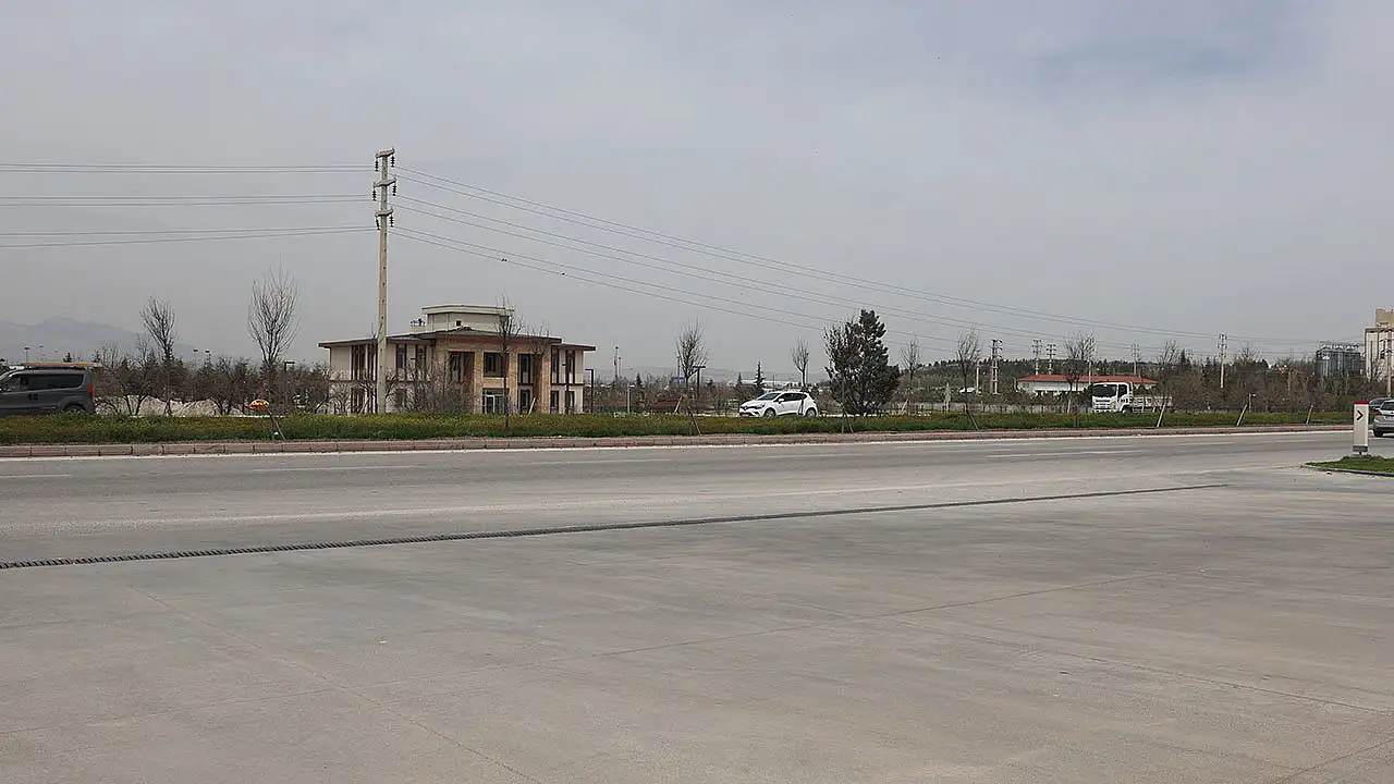 Konya'da şaşırtan kaza: Minibüs geri geri yola kaydı