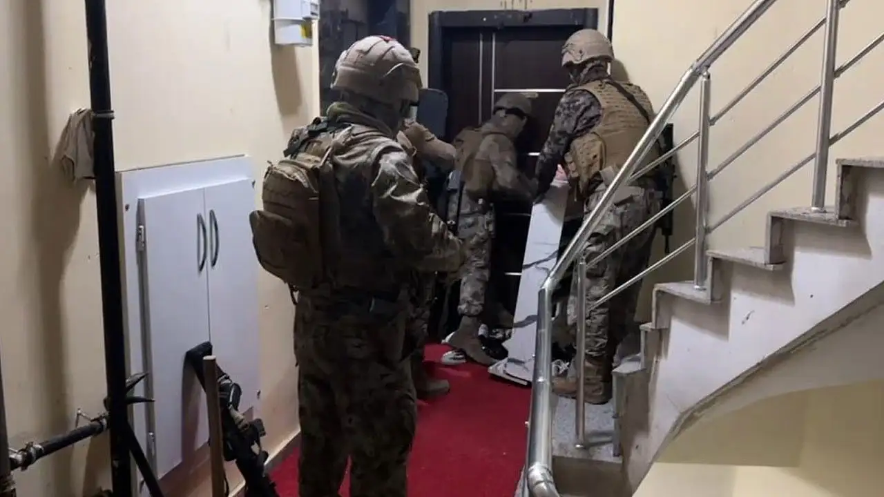 Konya'da tefecilere şafak operasyonu: Evden servet çıktı!