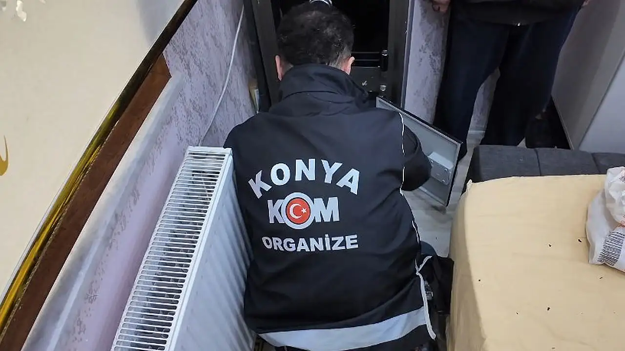Konya'da tefecilere şafak operasyonu: Evden servet çıktı!