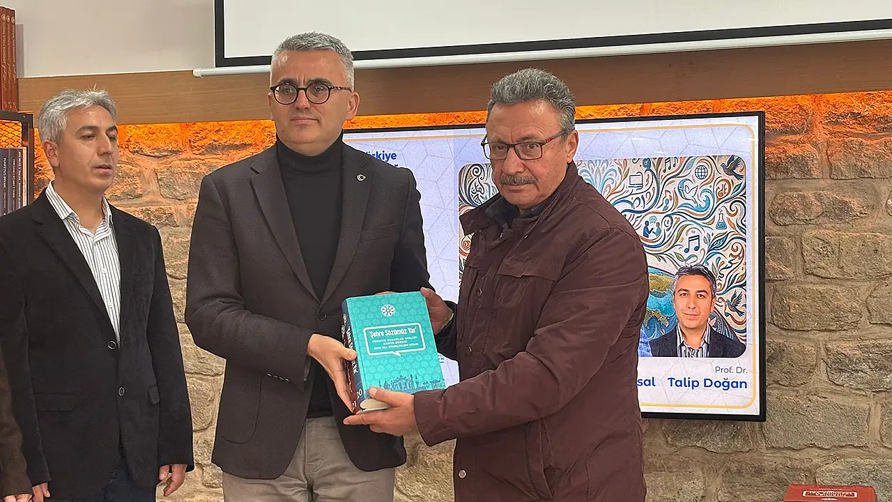 Konya'da Türkçenin dünya dili oluşu konuşuldu