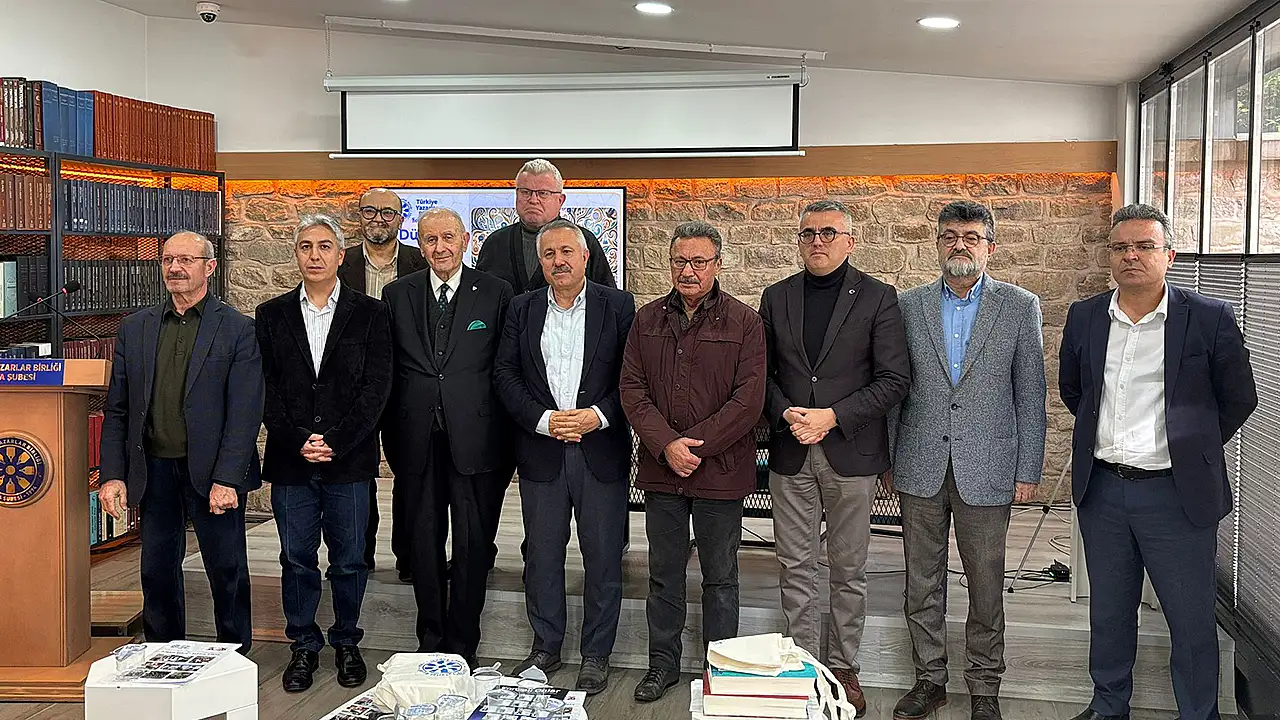 Konya'da Türkçenin dünya dili oluşu konuşuldu