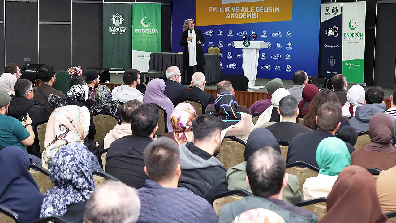 Karatay Belediyesi Aziziye Kültür Merkezi'nde 40 yaş altı çiftlere yönelik süren akademi programında; Mehmet Teber, Abdülkerim Temizcan ve Fatih Hilmi Çetin aile ekonomisinden dijital dünyaya kadar farklı konularda eğitimler verecek