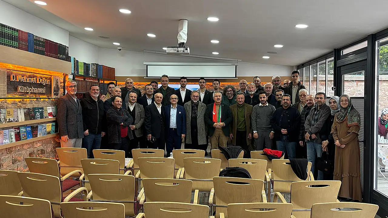 Konya'nın Karatay ilçesinde Türkiye Yazarlar Birliği tarafından düzenlenen 'Gazze ve Radikalleşen İsrail' konulu konferansta
