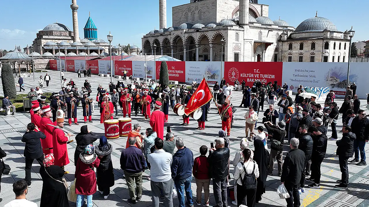 Konya meydanlarında mehter coşkusu